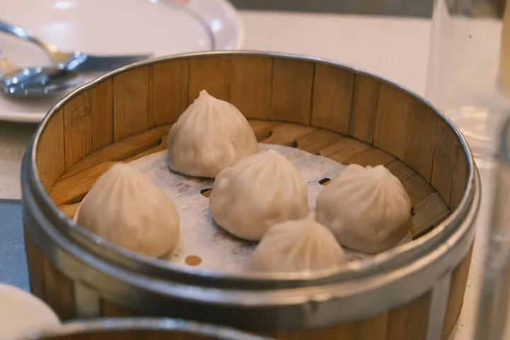 竹蒸笼里的小笼包